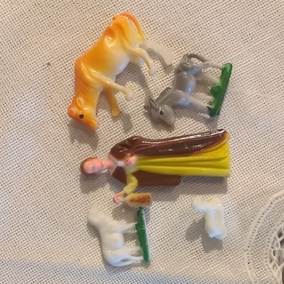 Vintage Micro Nativity Set plastic - Picture 4 of 7